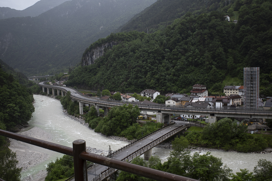 Das Kanaltal mit Autobahn und Fluss